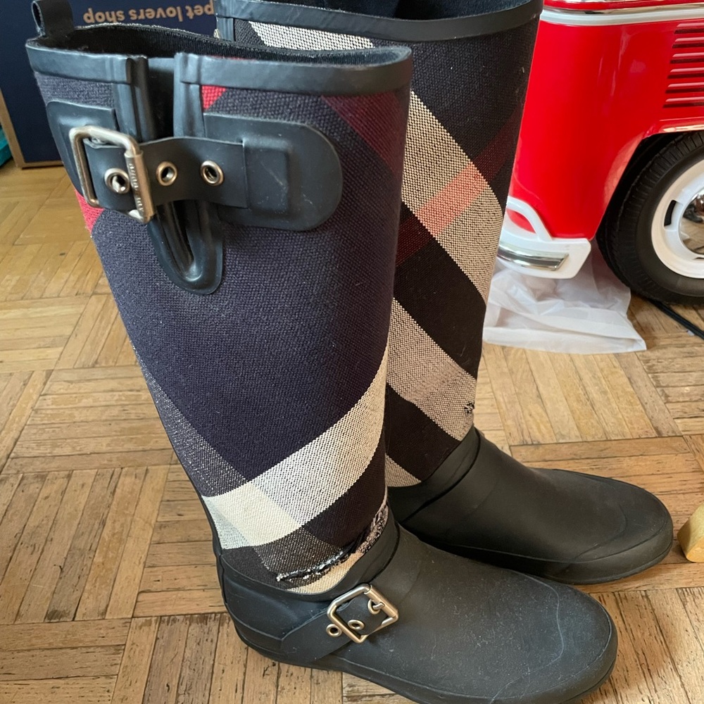 Burberry rainboots